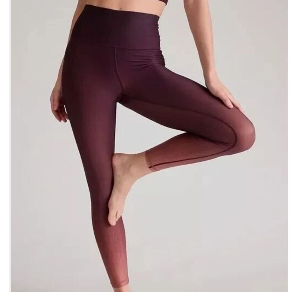 Women Athleta Ultra High Rise Elation 7/8 Tight Leggings Red Ombre Size Large